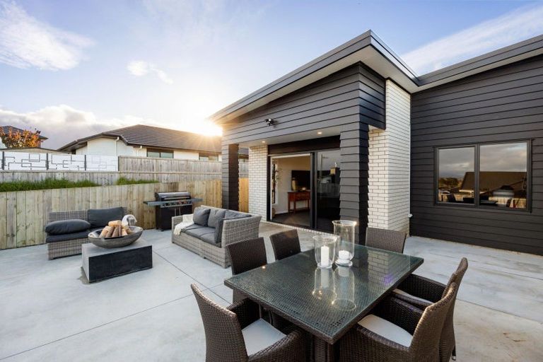 Photo of property in 10 Kapua Crescent, Rototuna North, Hamilton, 3210