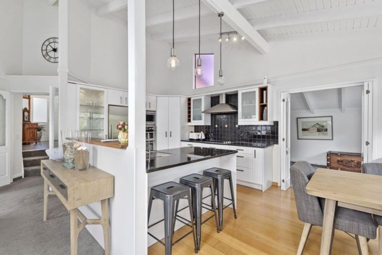 Photo of property in 19 Tiri View Place, Waiake, Auckland, 0630