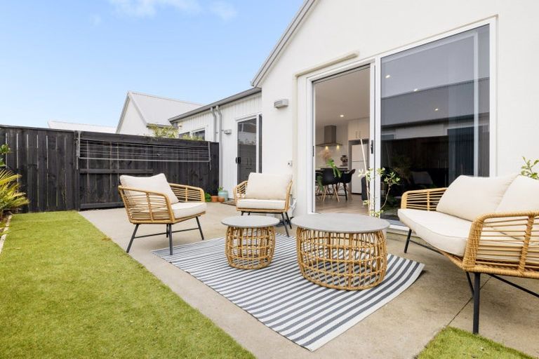 Photo of property in 2 Chain Place, Papamoa, 3118