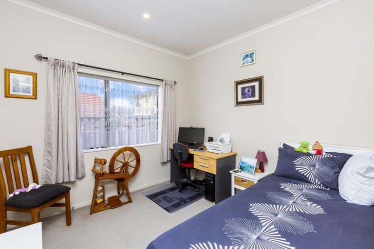 Photo of property in 11a Ormrod Grove, Riverstone Terraces, Upper Hutt, 5018