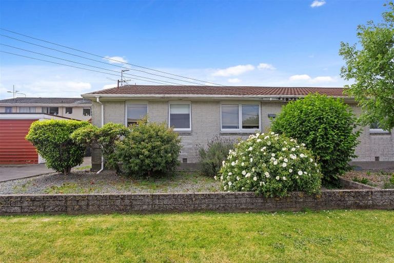 Photo of property in 36 Bowen Street, Upper Riccarton, Christchurch, 8041