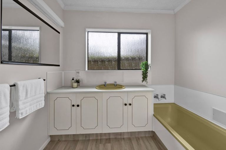 Photo of property in 2/153 Tukapa Street, Westown, New Plymouth, 4310