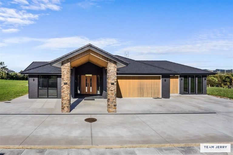 Photo of property in 21 Te Ara Aukati Terrace, Pokeno, 2471