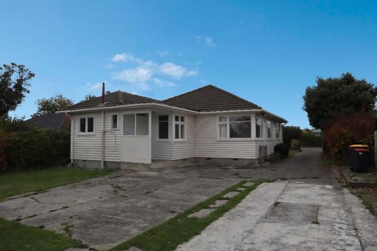 Photo of property in 112 Avonhead Road, Avonhead, Christchurch, 8042