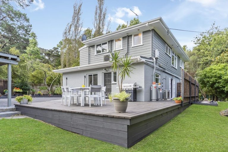 Photo of property in 673 West Coast Road, Oratia, Auckland, 0604