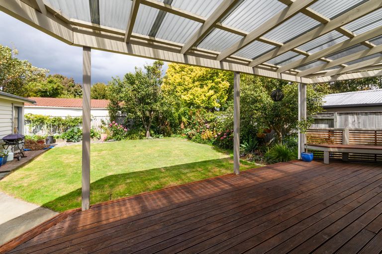 Photo of property in 15 Miro Street, Takaro, Palmerston North, 4410