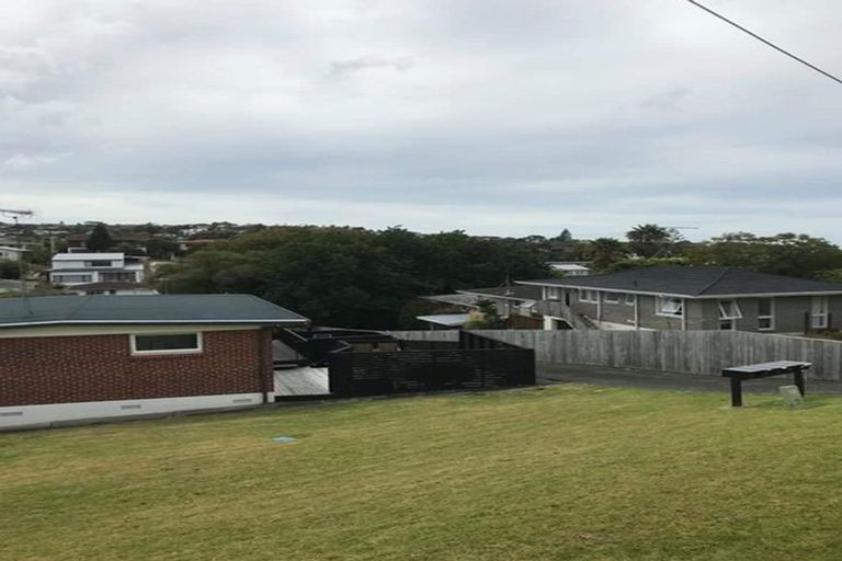 Photo of property in 1/20 Penning Road, Castor Bay, Auckland, 0620
