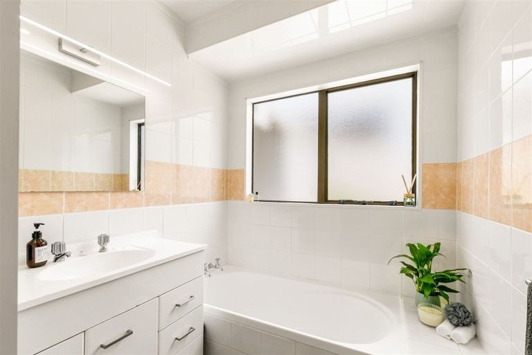 Photo of property in 2/28 Royal Road, Massey, Auckland, 0614