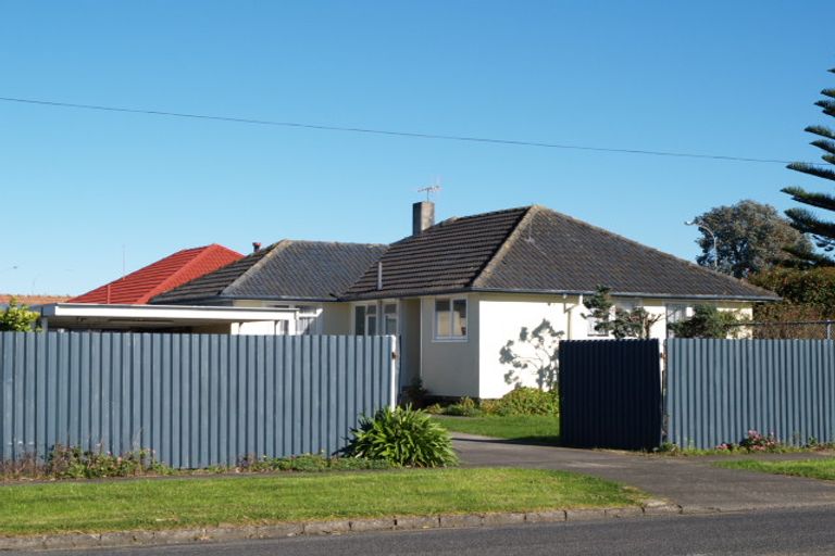 Photo of property in 2 Henwood Road, Mangere East, Auckland, 2024