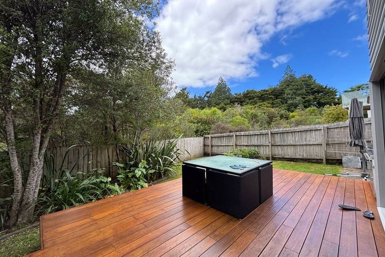 Photo of property in 28 Bur Oak Terrace, Schnapper Rock, Auckland, 0632