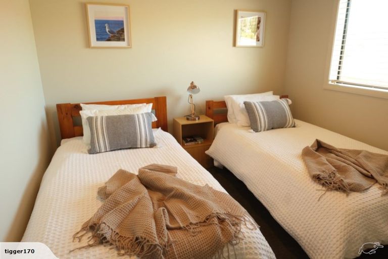 Photo of property in 4 Gavinike Place, Waimauku, 0812