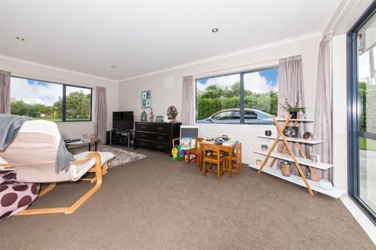 Photo of property in 131 Foster Road, Kumeu, 0891
