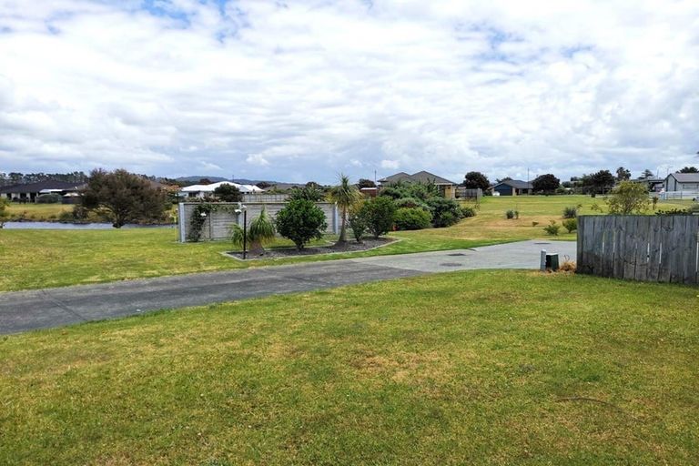 Photo of property in 13 Kamahi Place, One Tree Point, 0118