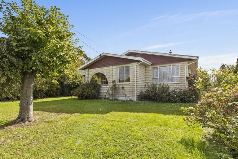 Photo of property in 60 Timaru Road, Waimate, 7924