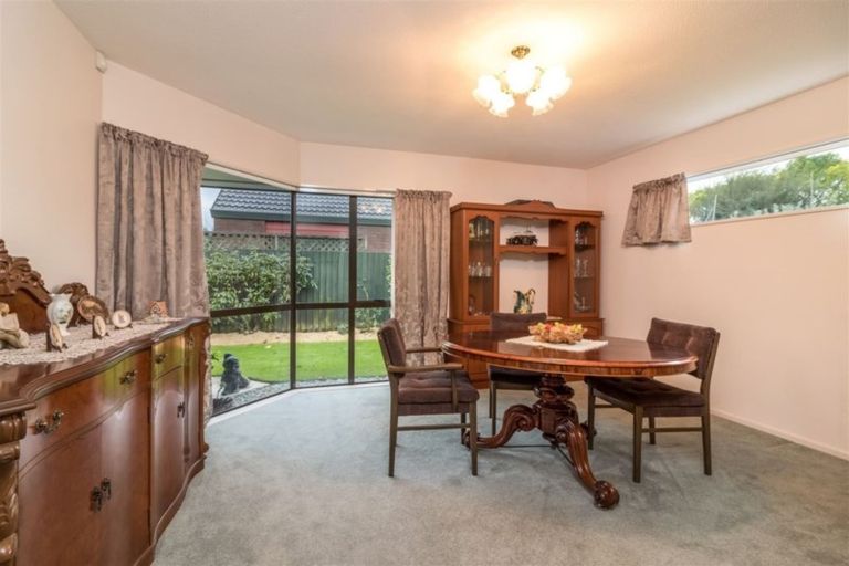 Photo of property in 18 Althorp Place, Avonhead, Christchurch, 8042