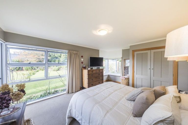 Photo of property in 38 Titirangi Drive, Fitzherbert, Palmerston North, 4471