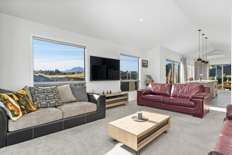 Photo of property in 3 Scurr Terrace, Wanaka, 9305