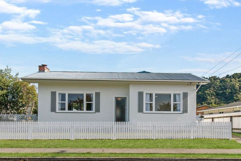 Photo of property in 3 Perham Place, Aramoho, Whanganui, 4500