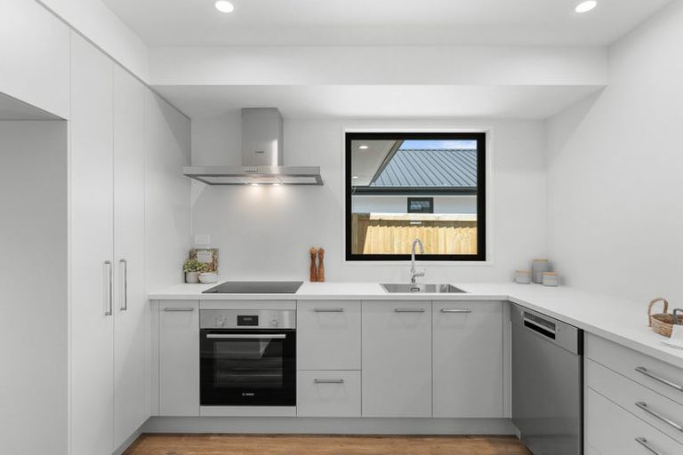 Photo of property in 2/4 Ramore Place, Redwood, Christchurch, 8051