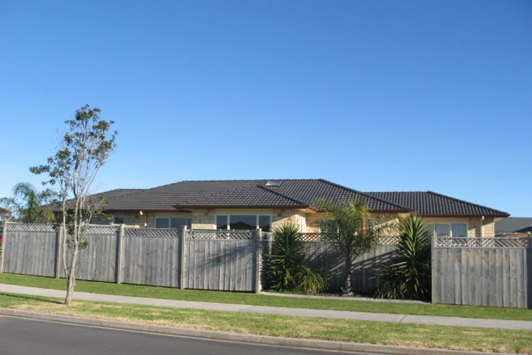 Photo of property in 70 Blackwood Drive, Wattle Downs, Auckland, 2103