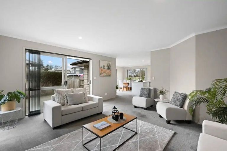 Photo of property in 41 Plescher Crescent, Leamington, Cambridge, 3432