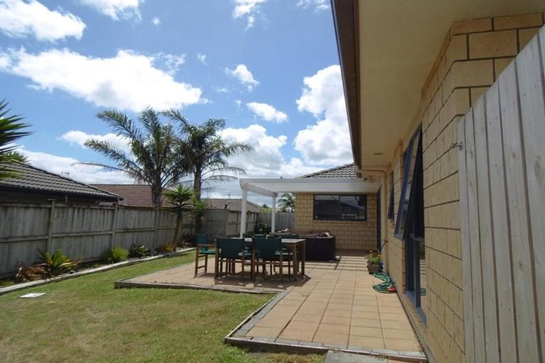 Photo of property in 12 Bellshill Close, Wattle Downs, Auckland, 2103