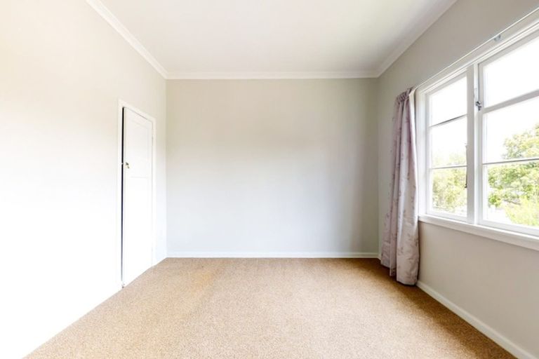 Photo of property in 20a Ludlam Crescent, Woburn, Lower Hutt, 5010