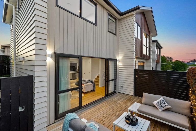 Photo of property in 112b Hutchinson Avenue, New Lynn, Auckland, 0600