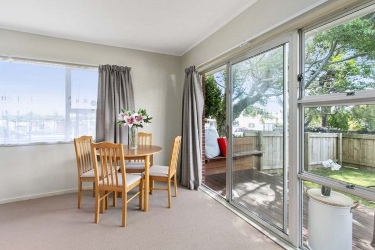 Photo of property in 1/6 Ray Small Drive, Papakura, 2110