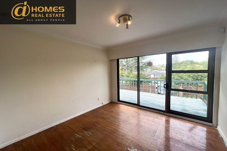 Photo of property in 33 Lynden Avenue, Hillcrest, Auckland, 0627
