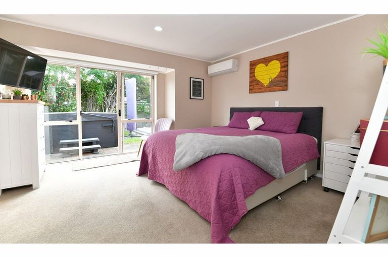 Photo of property in 11 Lakeside Drive, Orewa, 0931