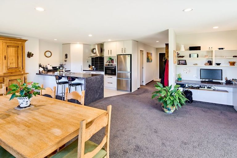 Photo of property in 6 Simpson Crescent, Raumati Beach, Paraparaumu, 5032