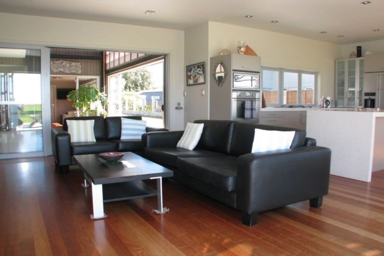Photo of property in 160 Sands Crescent, Matarangi, Whitianga, 3592