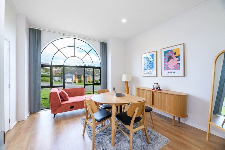Photo of property in 27 Toledo Avenue, Henderson, Auckland, 0612