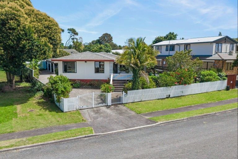 Photo of property in 15 Marinich Drive, Ranui, Auckland, 0612
