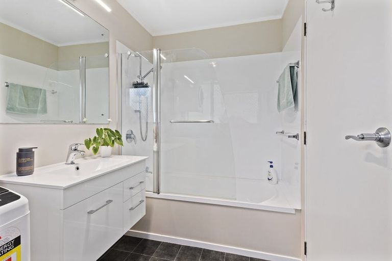 Photo of property in 11b Florio Terrace, Tawa, Wellington, 5028