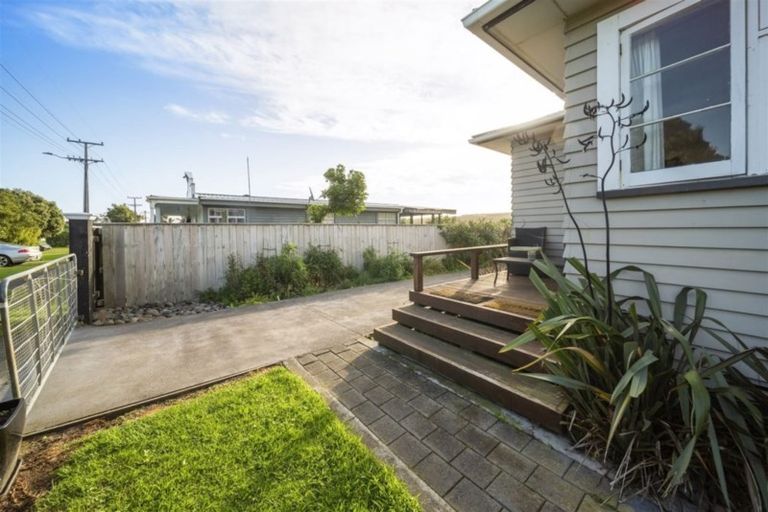 Photo of property in 10 Ohawe Terrace, Ohawe, Hawera, 4671