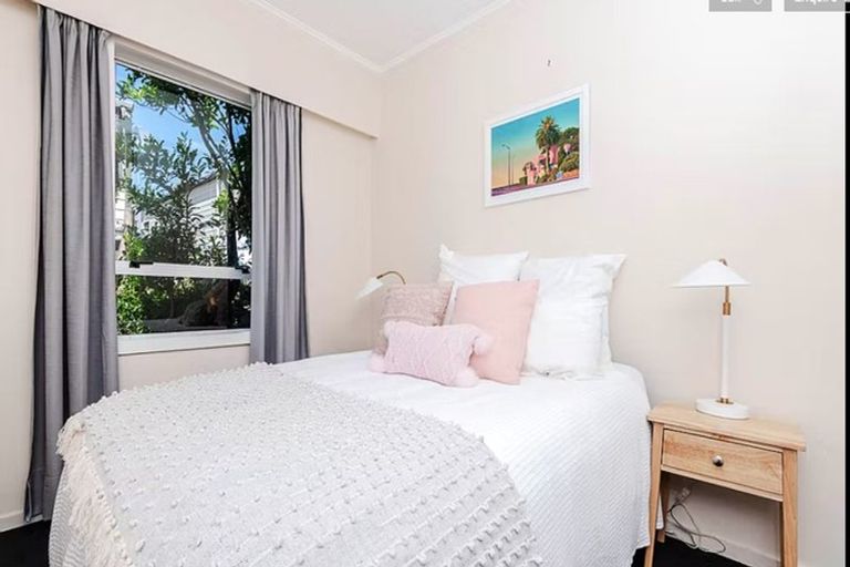 Photo of property in 10 Black Rock Road, Newlands, Wellington, 6037