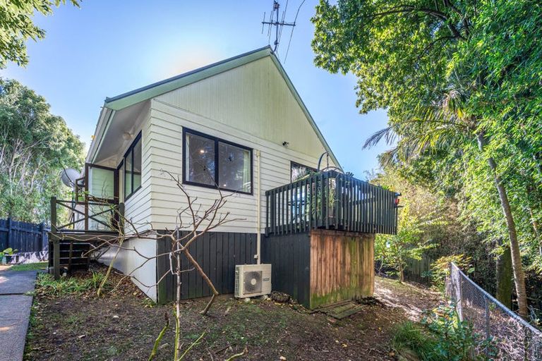 Photo of property in 2/43 Sabulite Road, Kelston, Auckland, 0602