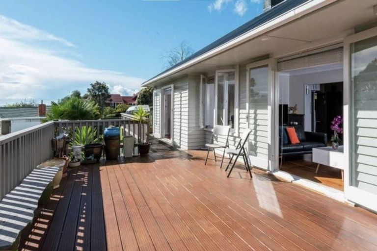 Photo of property in 8 Evelyn Road, Cockle Bay, Auckland, 2014