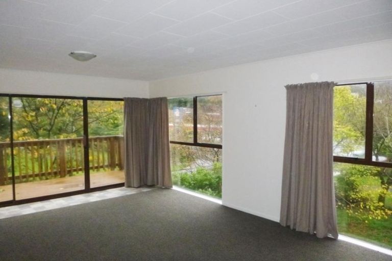 Photo of property in 6a Stokes Valley Road, Stokes Valley, Lower Hutt, 5019