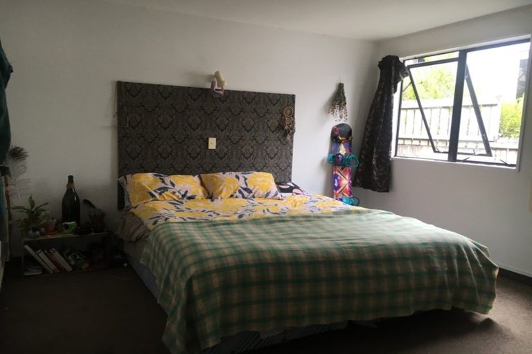 Photo of property in 17b Wynyard Crescent, Fernhill, Queenstown, 9300