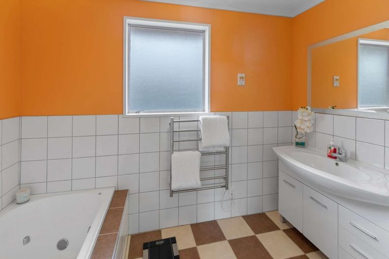 Photo of property in 8 Abraham Crescent, Milson, Palmerston North, 4414