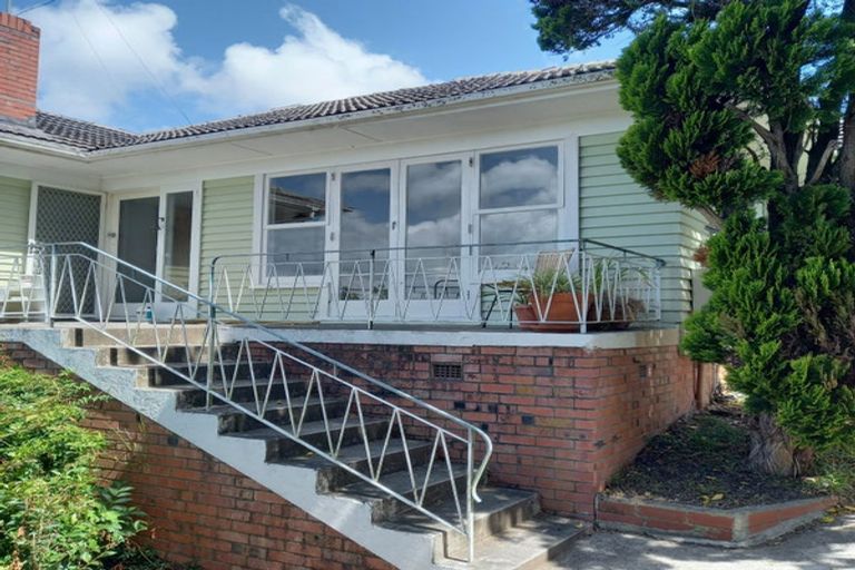Photo of property in 35 Glenfern Road, Mellons Bay, Auckland, 2014