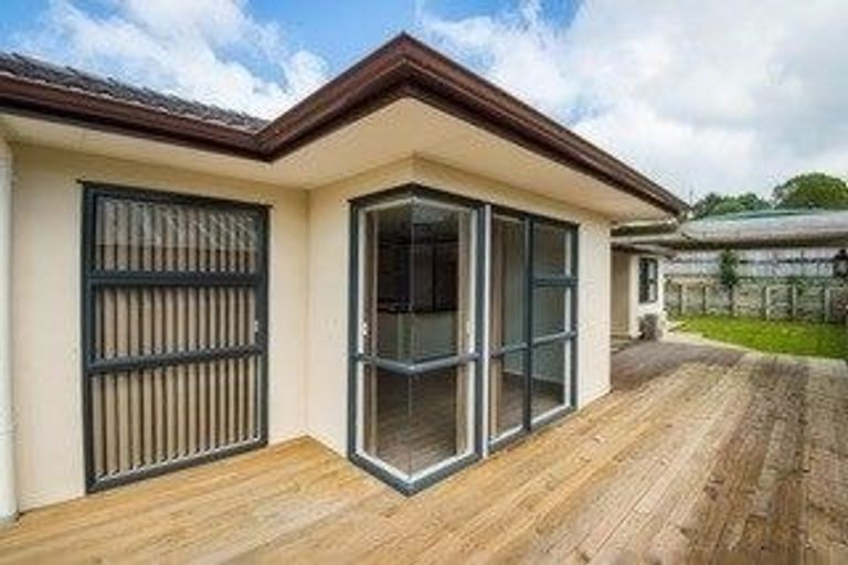 Photo of property in 6 Cinnabar Place, Westgate, Auckland, 0614