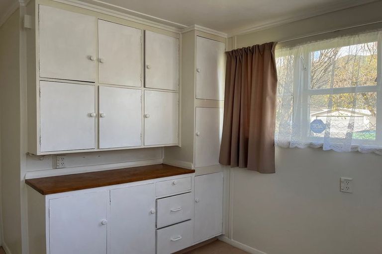 Photo of property in 9 Atiawa Crescent, Waiwhetu, Lower Hutt, 5010