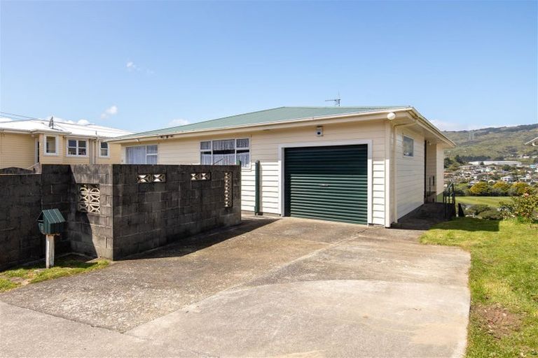 Photo of property in 52 Saint Johns Terrace, Tawa, Wellington, 5028