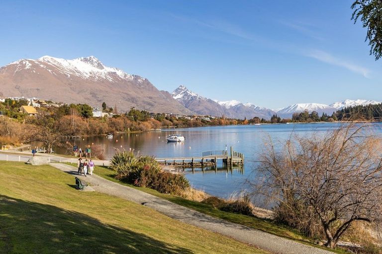 Photo of property in 37a Bay View Road, Kelvin Heights, Queenstown, 9300