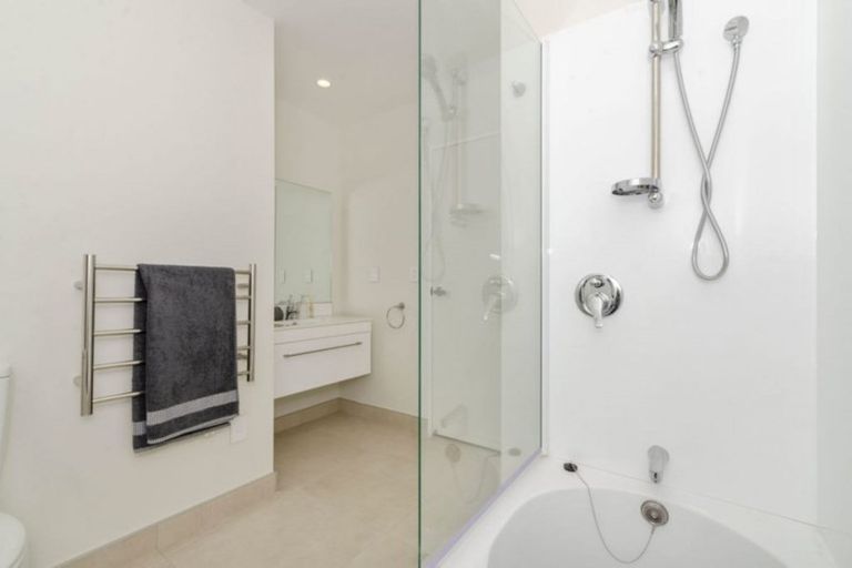 Photo of property in 17 Battalion Drive, Papakura, 2110