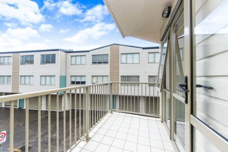 Photo of property in The Haven, 41/120 Beach Haven Road, Beach Haven, Auckland, 0626